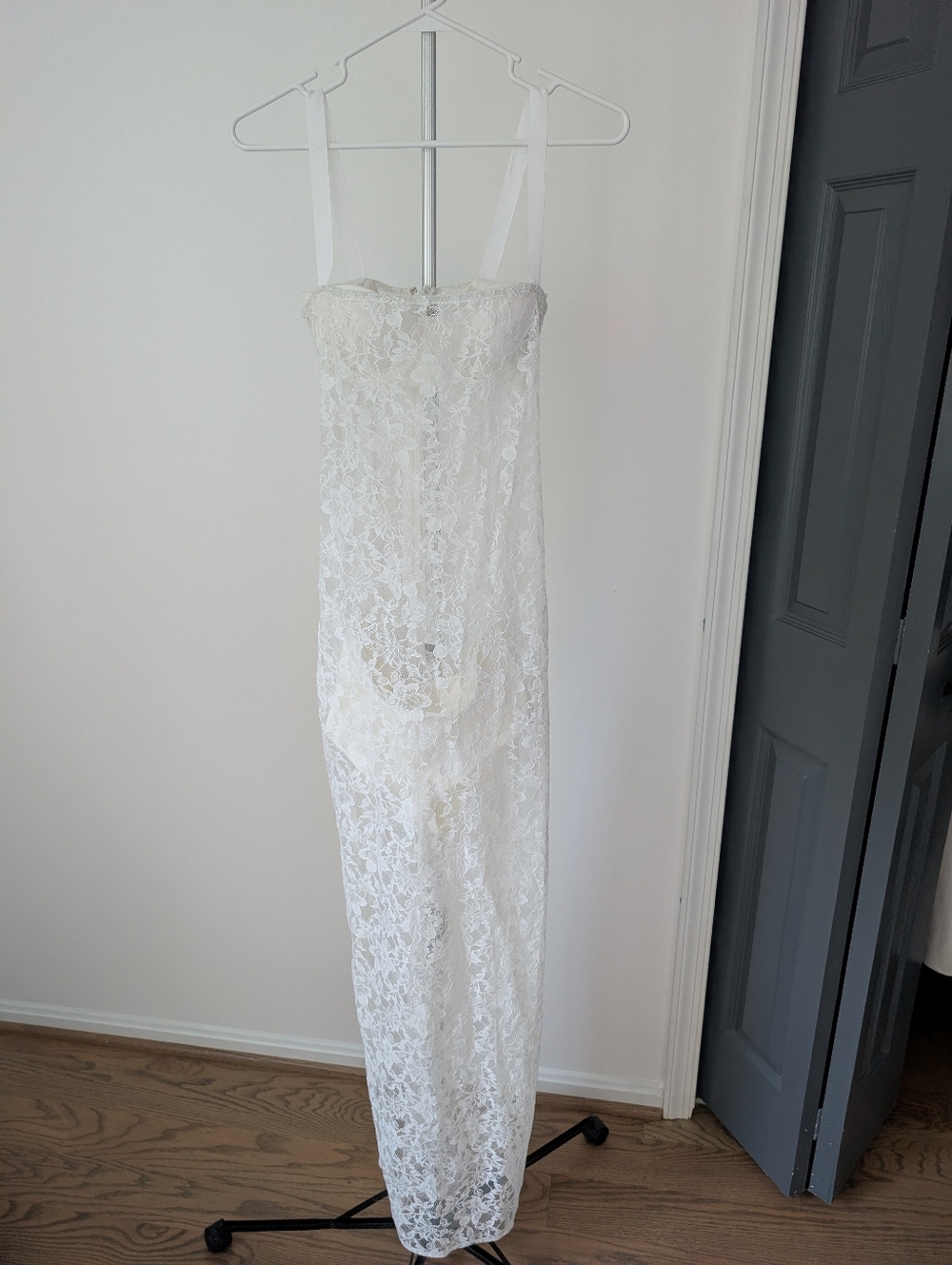 Lovers And Friends Gracia Sheer Lace Maxia Dress - Picture 5 of 6
